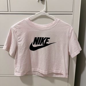 NIKE Cropped Tee
